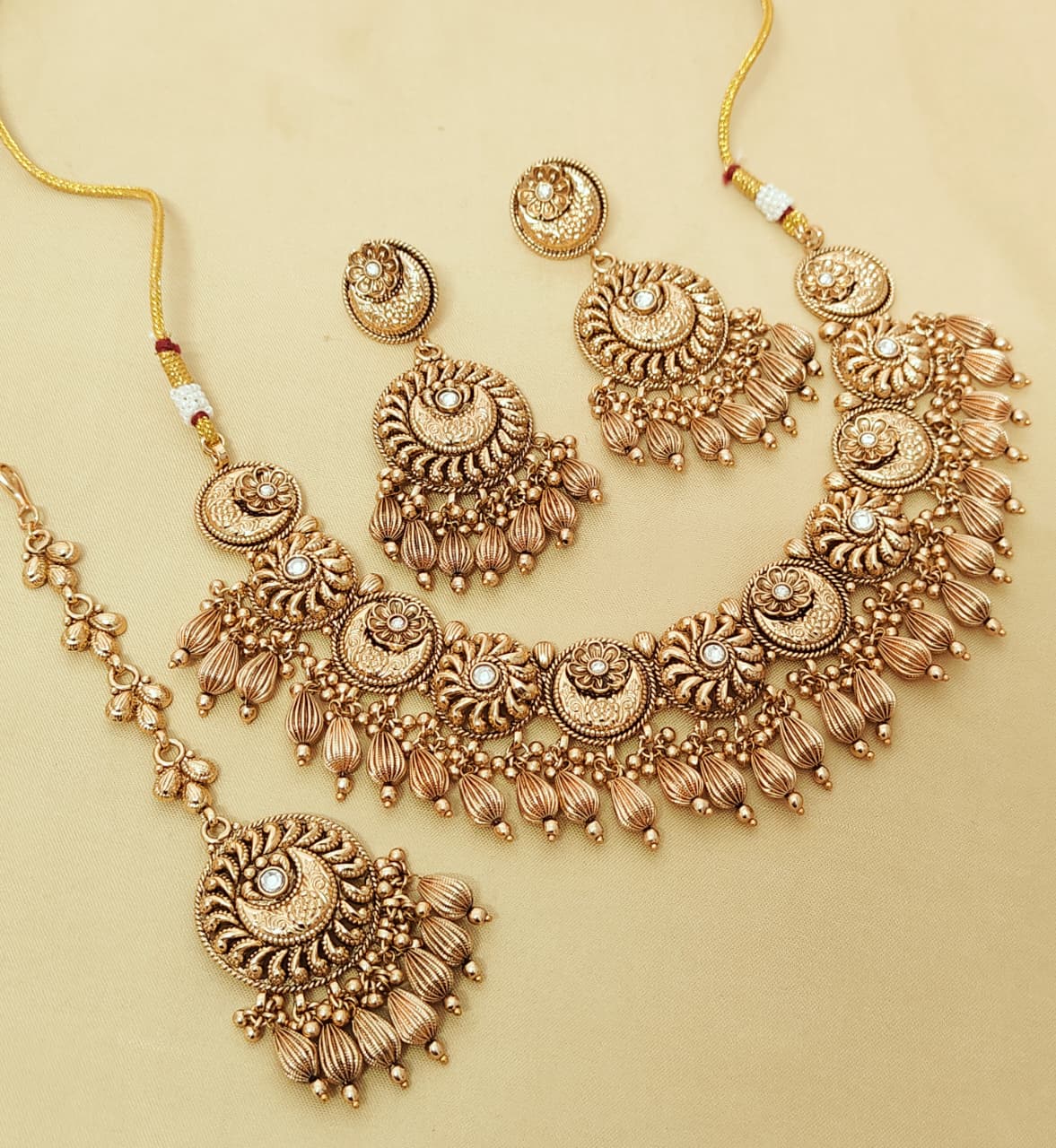 Matt Polish Necklase With Earrings And Tika